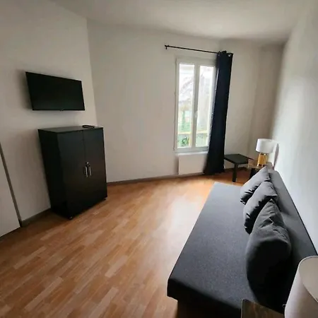 Apartment Tres Beau 2 Pieces A 400m De Paris